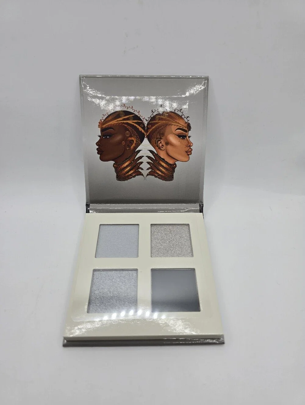 New In Box Juvia's Place The Rebel Greys Eyeshadow Palette 4 Complimentary Shade